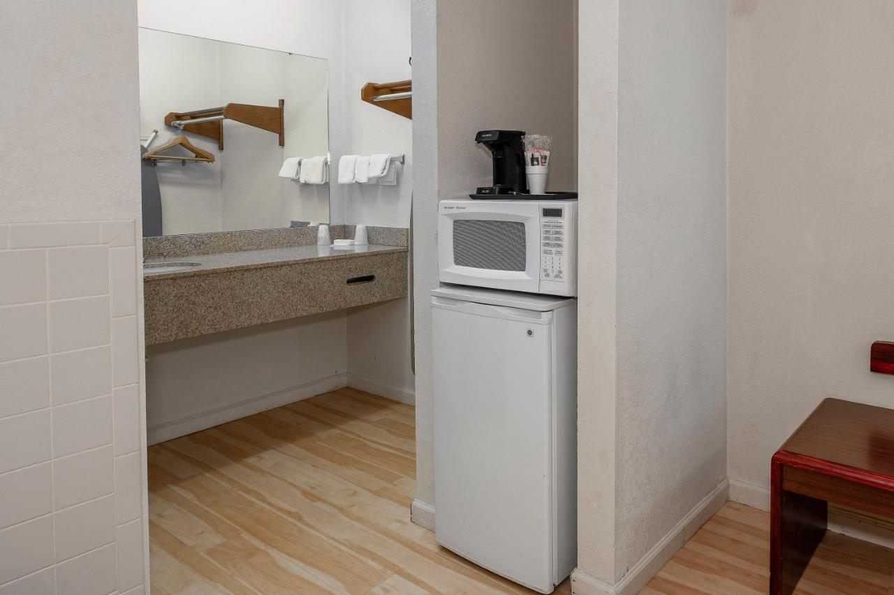 Red Roof Inn & Suites Rome Zewnętrze zdjęcie